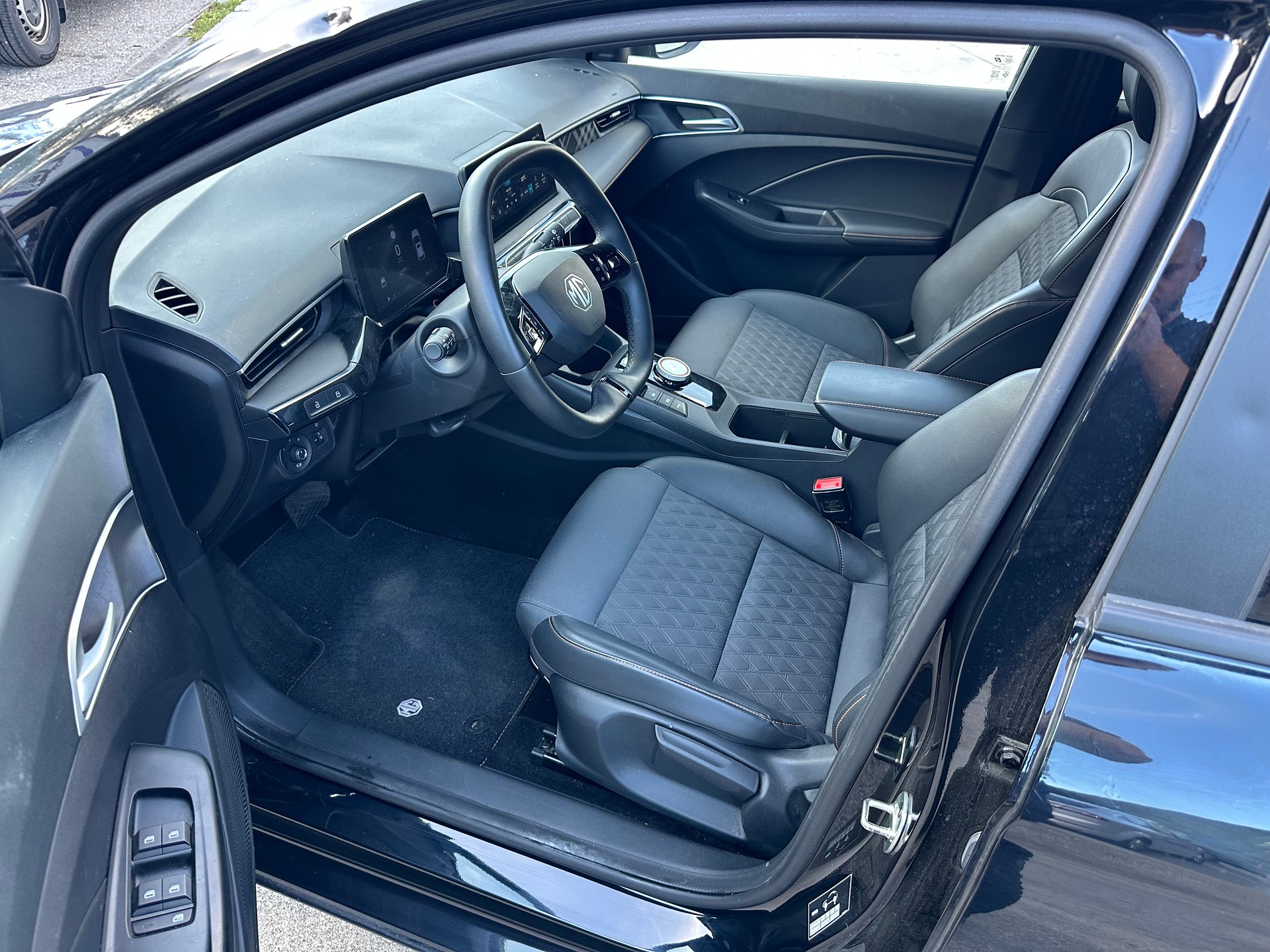 MG 3 1.5 Hybrid Luxury Aut.-image-11