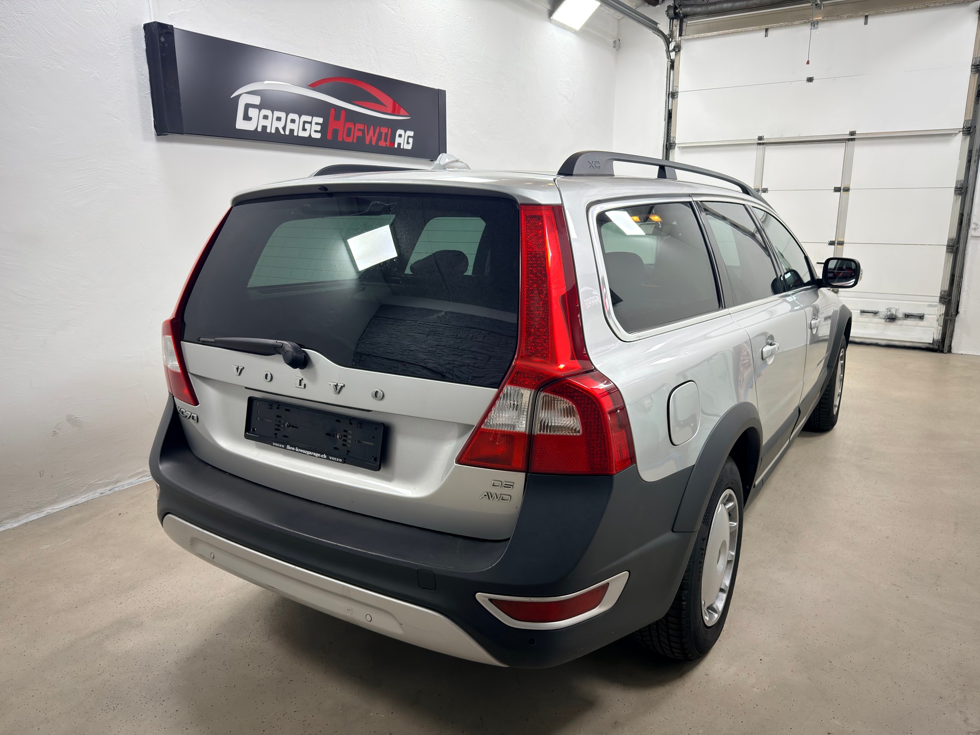 VOLVO XC70 D5 AWD Momentum Geartronic-image-2