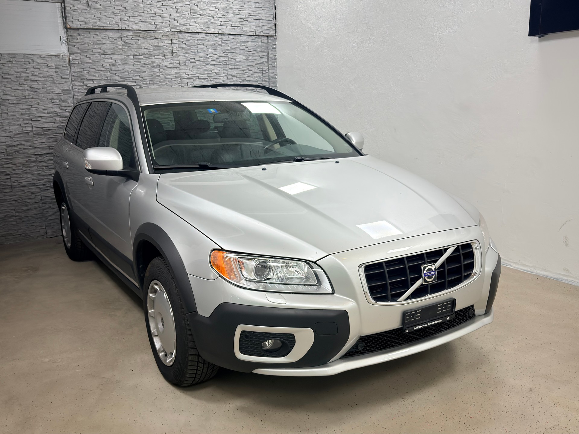 VOLVO XC70 D5 AWD Momentum Geartronic-image-1