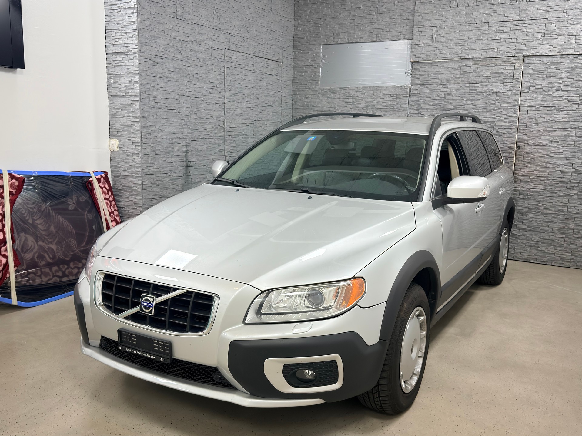 VOLVO XC70 D5 AWD Momentum Geartronic-image-0