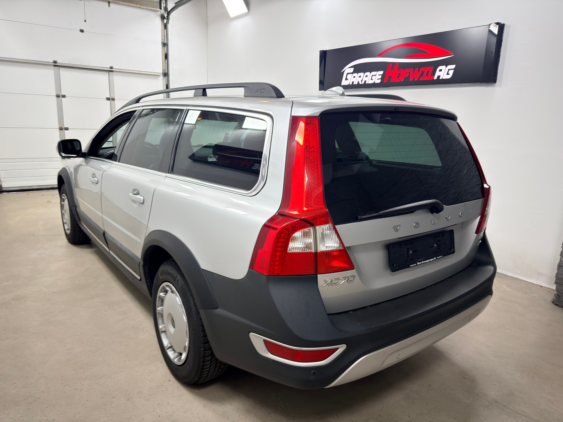 VOLVO XC70 D5 AWD Momentum Geartronic-image-3