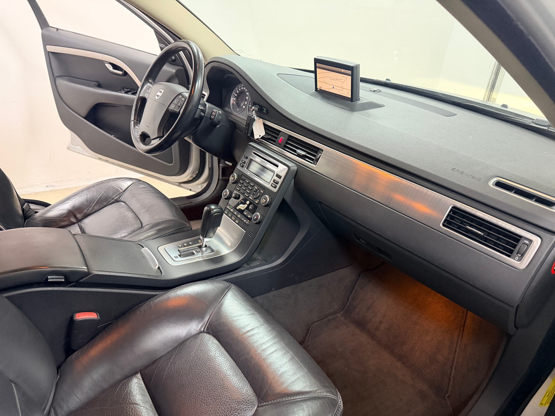 VOLVO XC70 D5 AWD Momentum Geartronic-image-7