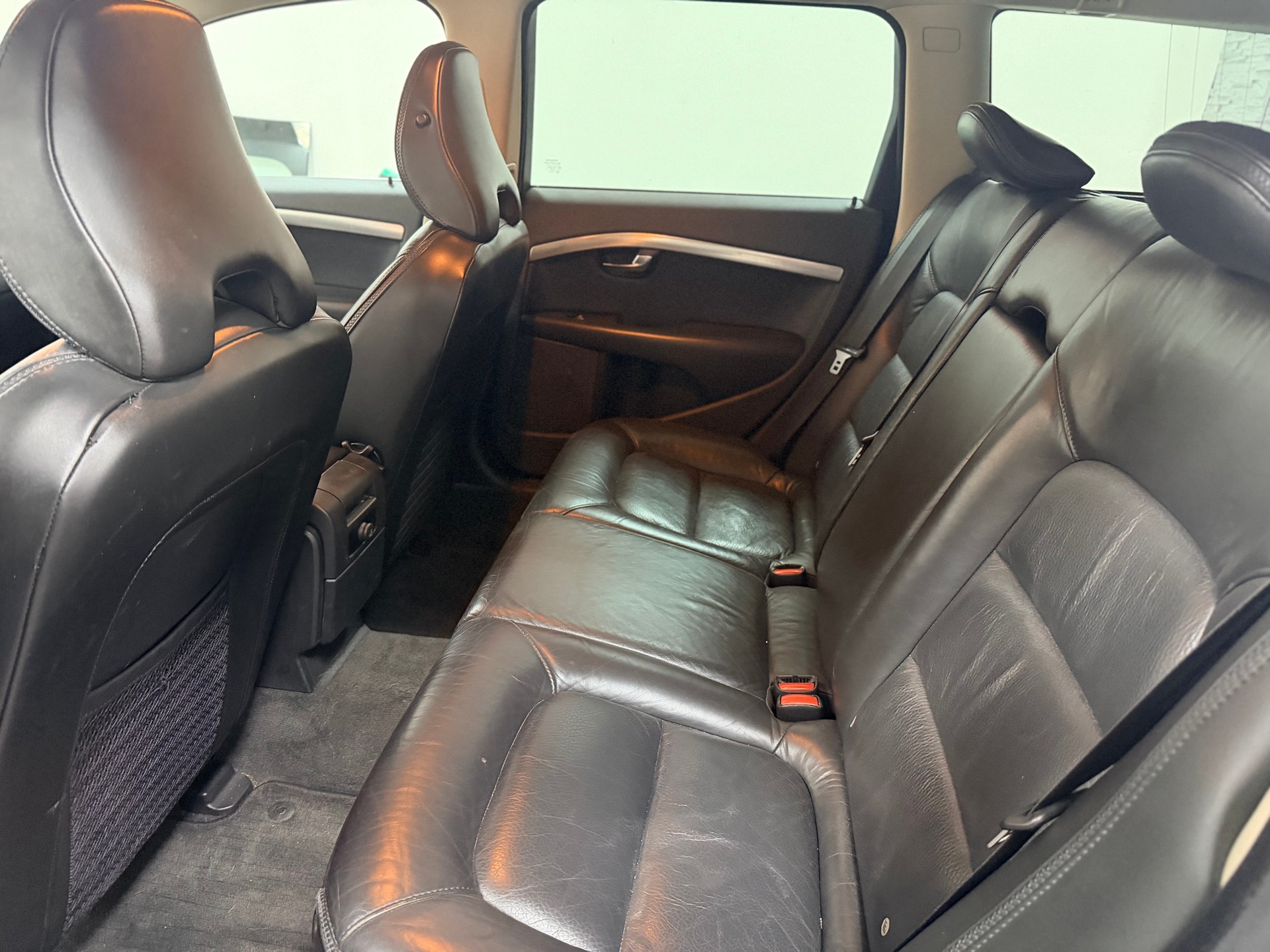 VOLVO XC70 D5 AWD Momentum Geartronic-image-6