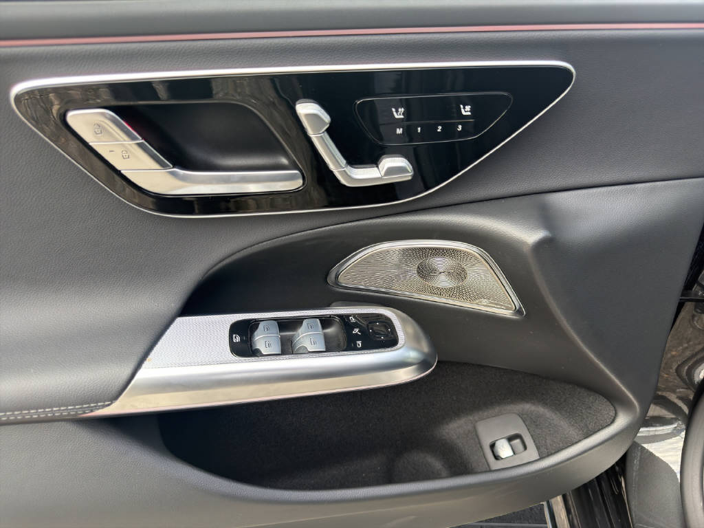 MERCEDES-BENZ E 220 d AMG Line 4matic-image-10