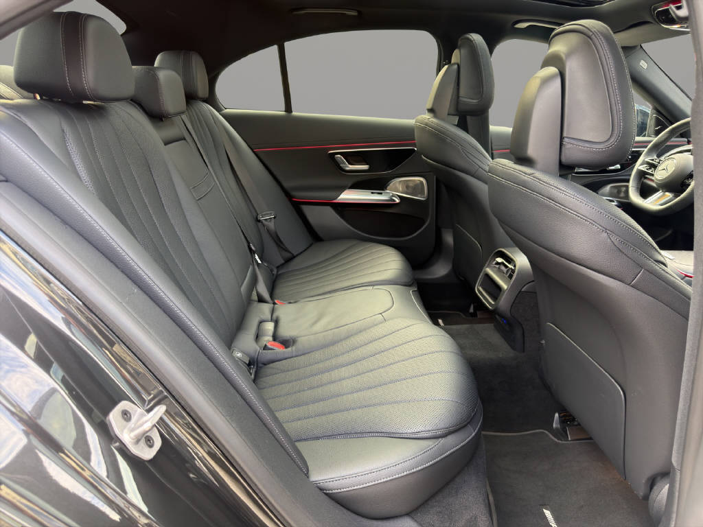 MERCEDES-BENZ E 220 d AMG Line 4matic-image-12