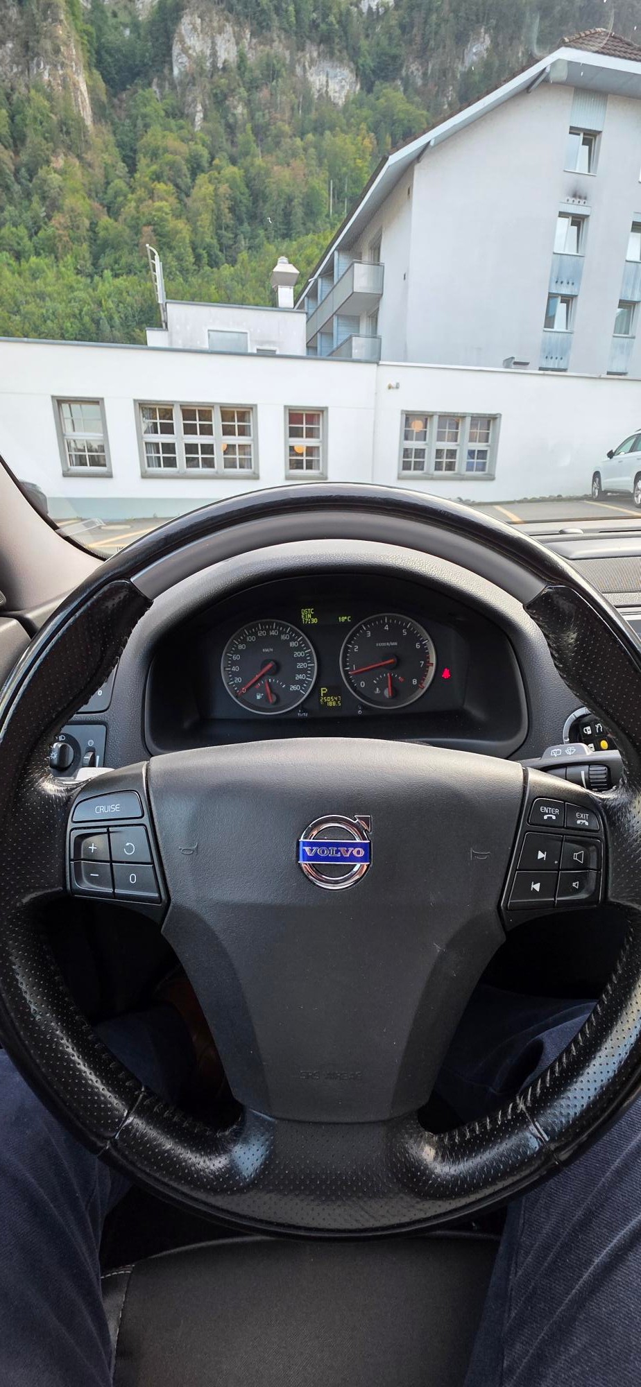 VOLVO 2.5 T5 Momentum AWD-image-4