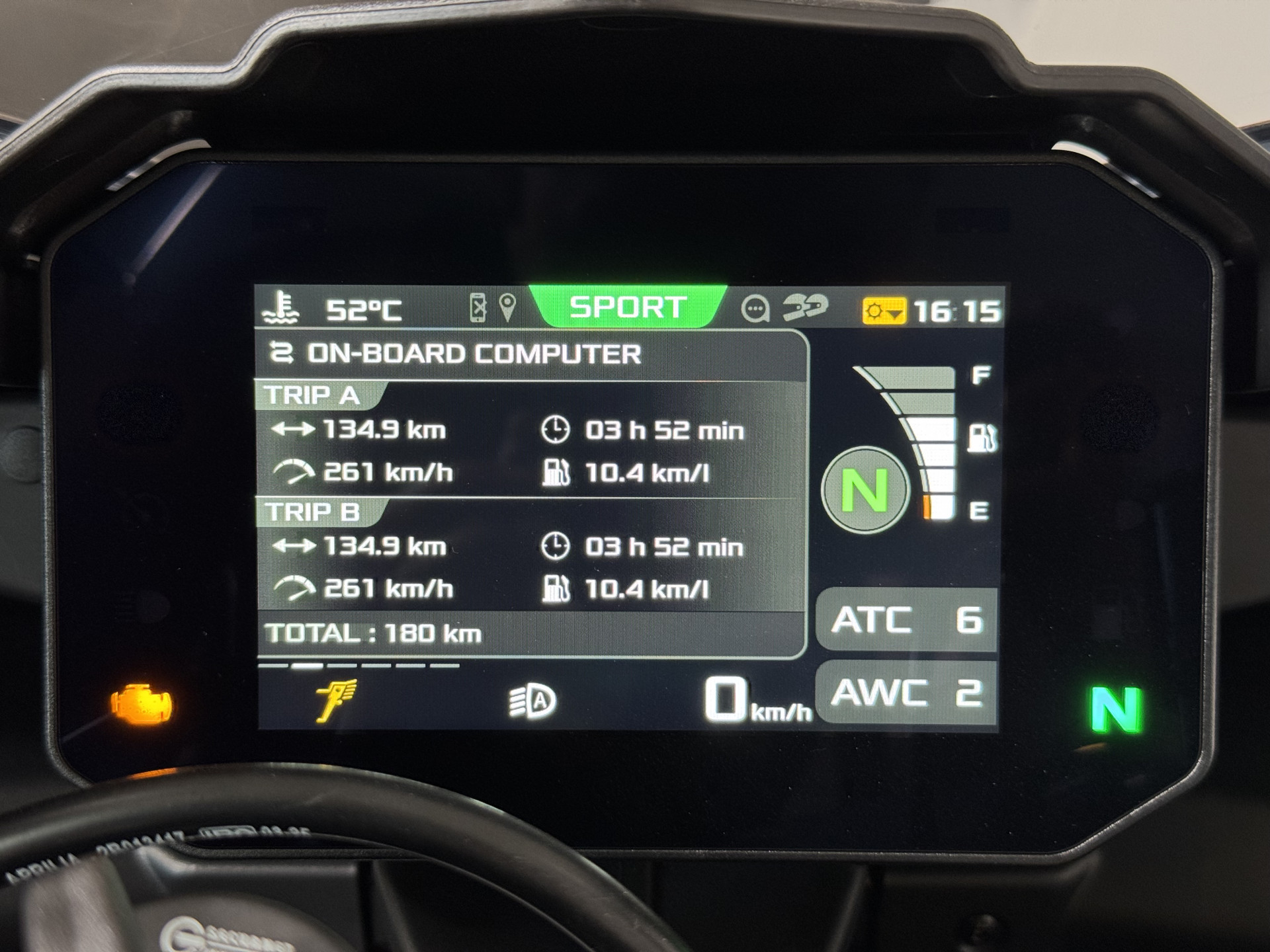 APRILIA RSV4 1100 Factory-showroom-element-2