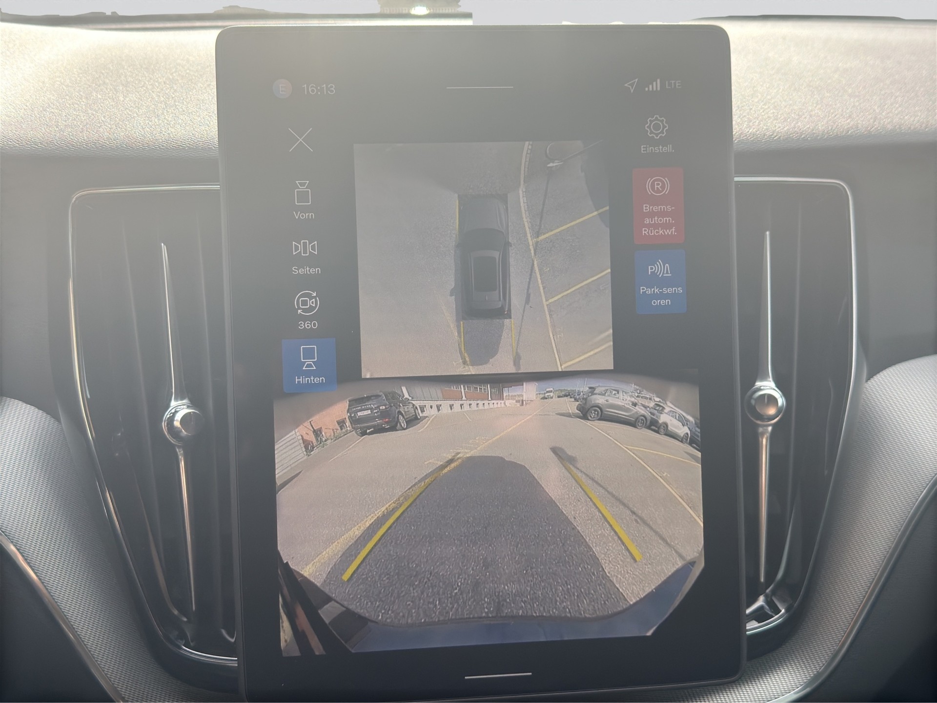 VOLVO XC60 T6 eAWD PluginHybrid Plus Black Edition Geartronic-image-12
