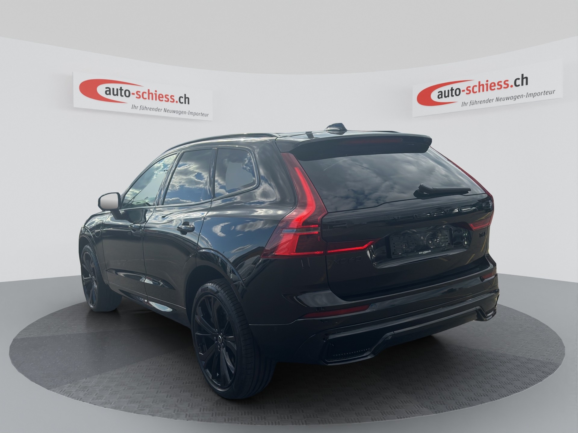 VOLVO XC60 T6 eAWD PluginHybrid Plus Black Edition Geartronic-image-2