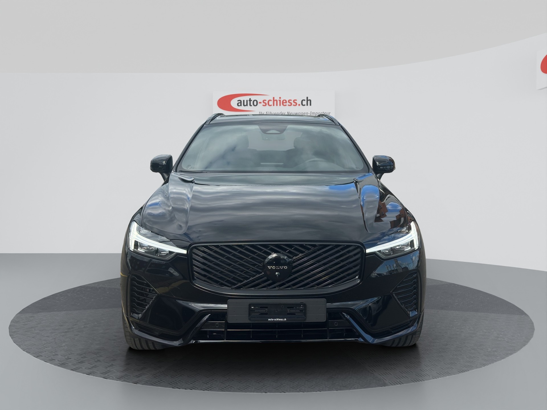 VOLVO XC60 T6 eAWD PluginHybrid Plus Black Edition Geartronic-image-1