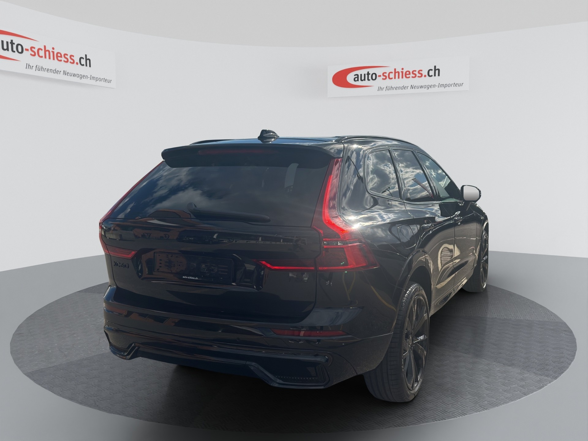 VOLVO XC60 T6 eAWD PluginHybrid Plus Black Edition Geartronic-image-4
