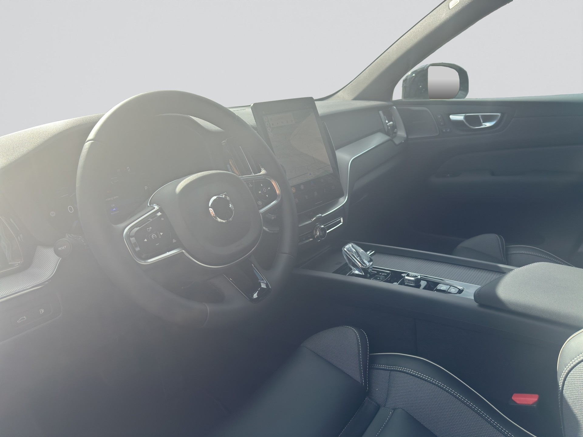 VOLVO XC60 T6 eAWD PluginHybrid Plus Black Edition Geartronic-image-6
