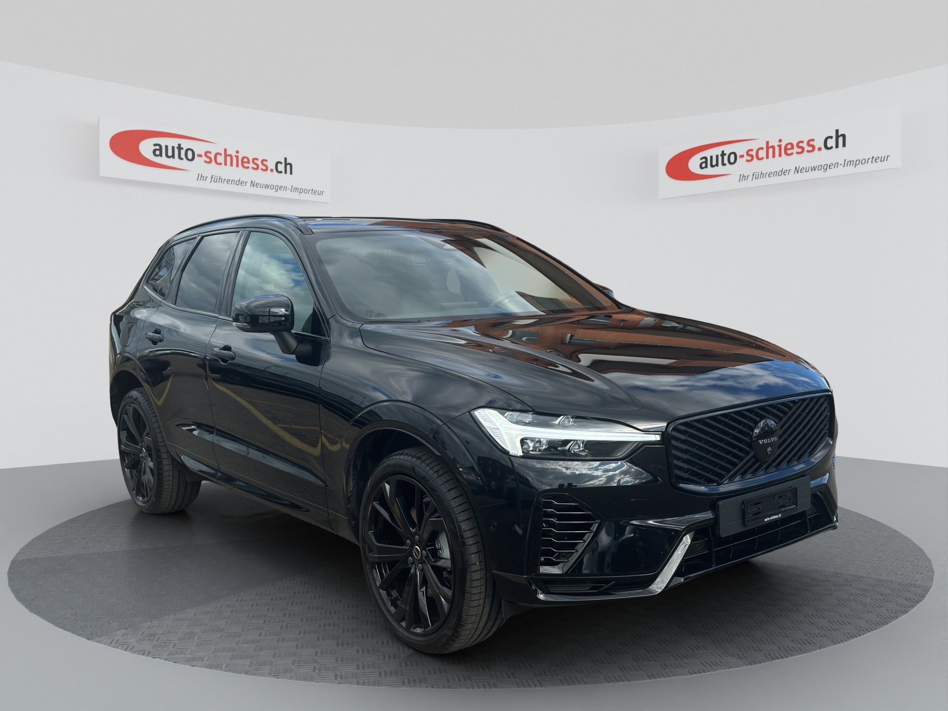 VOLVO XC60 T6 eAWD PluginHybrid Plus Black Edition Geartronic-image-0