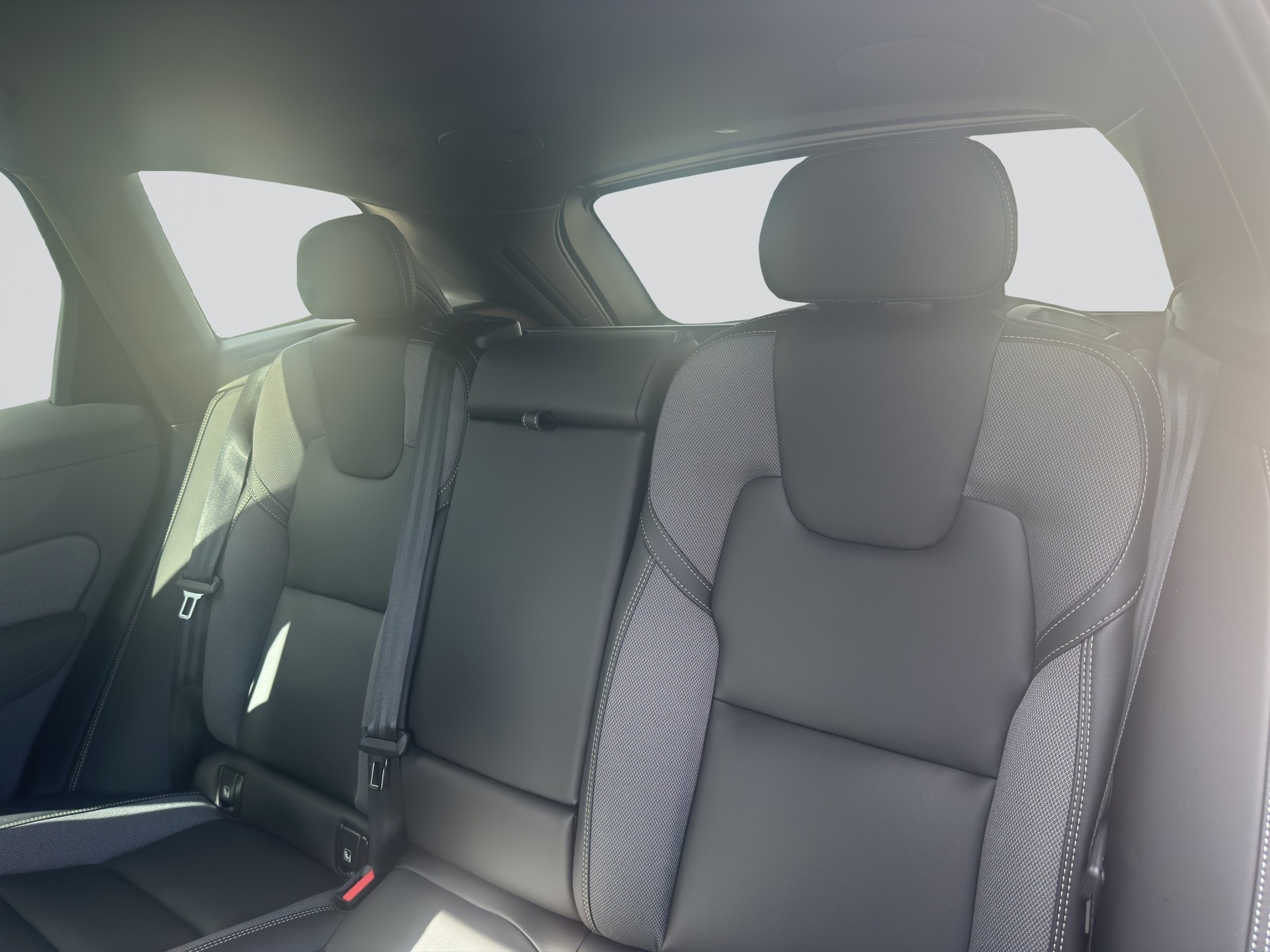 VOLVO XC60 T6 eAWD PluginHybrid Plus Black Edition Geartronic-image-7