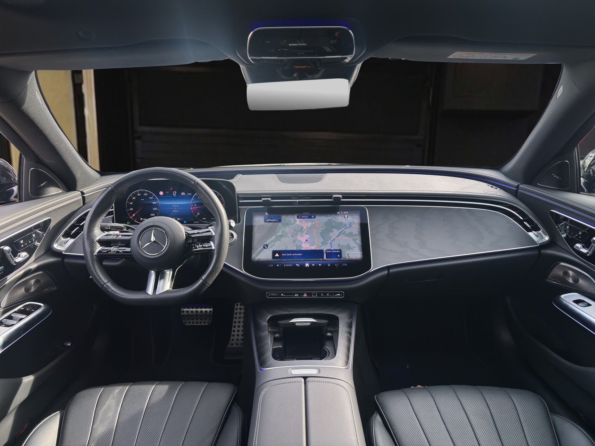 MERCEDES-BENZ E 220 d AMG Line 4matic-image-11