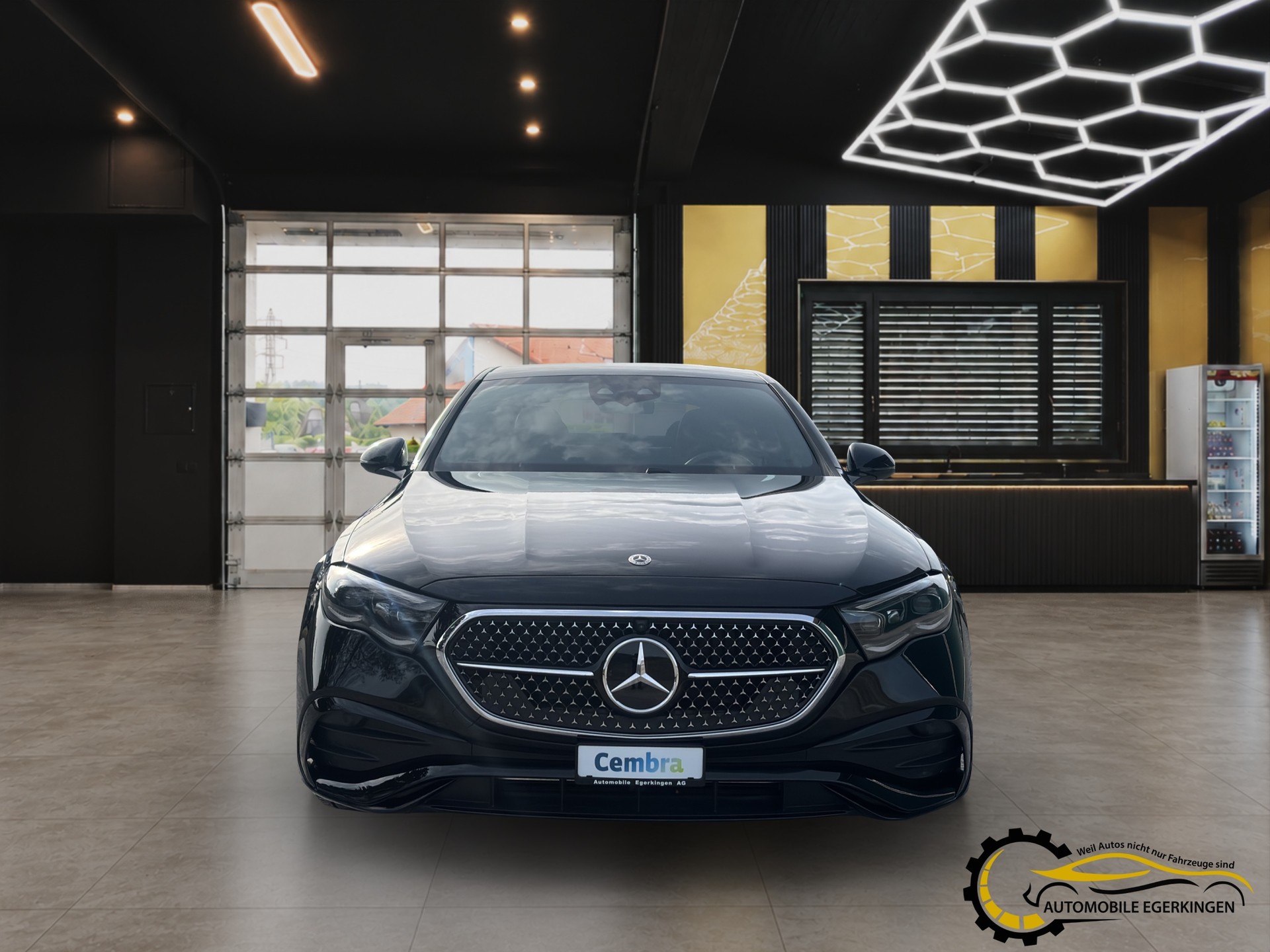 MERCEDES-BENZ E 220 d AMG Line 4matic-image-1