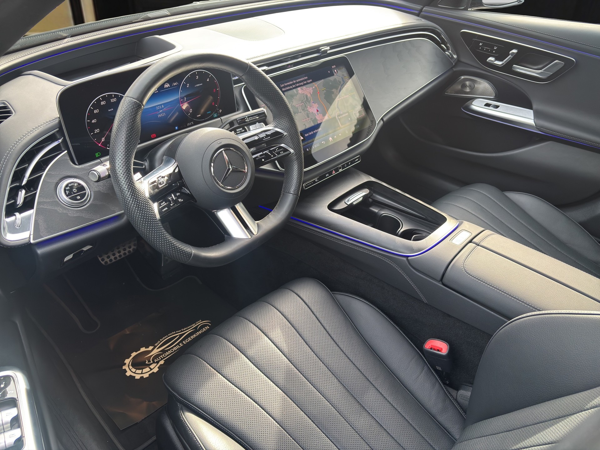 MERCEDES-BENZ E 220 d AMG Line 4matic-image-8