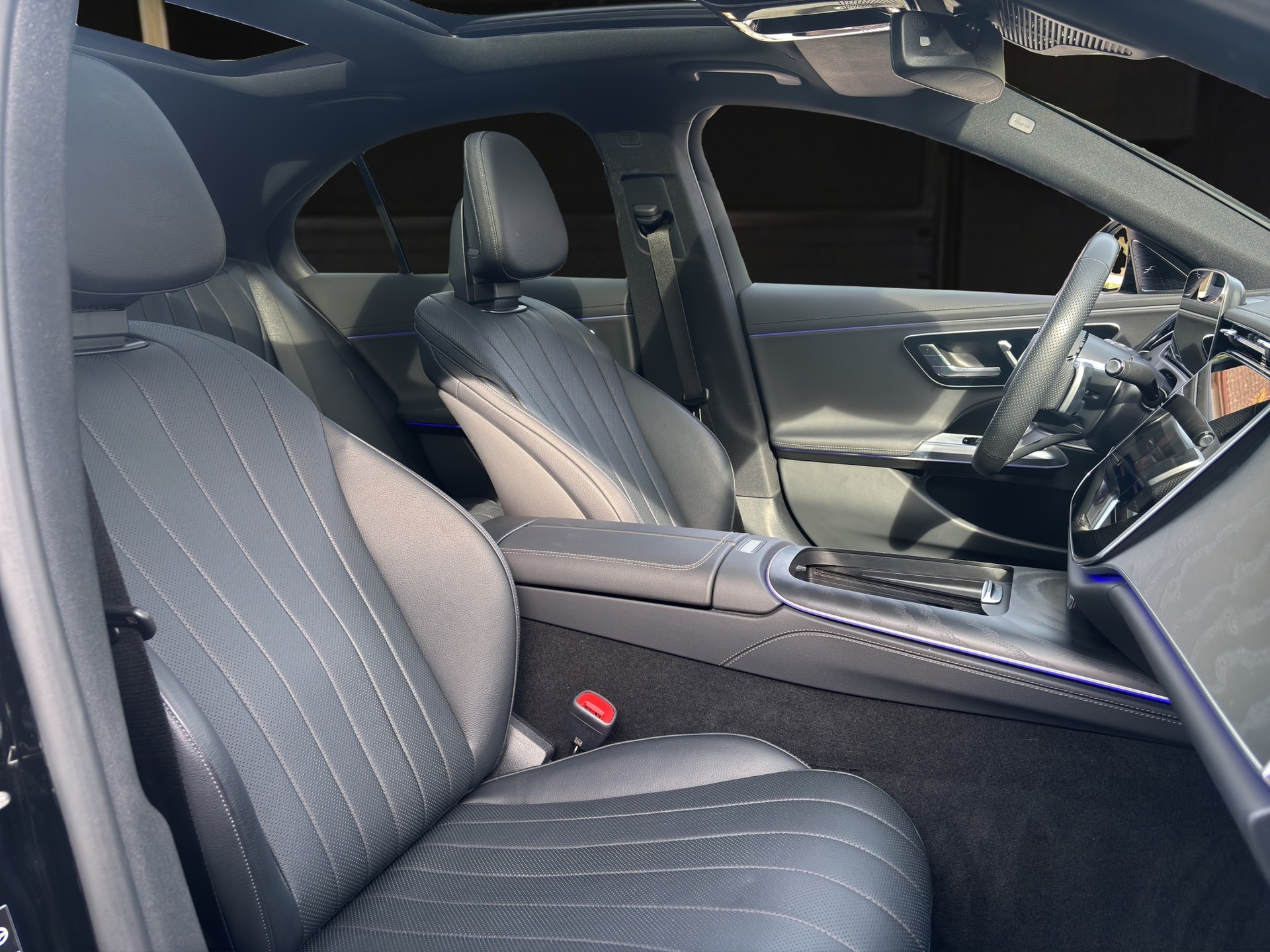 MERCEDES-BENZ E 220 d AMG Line 4matic-image-9