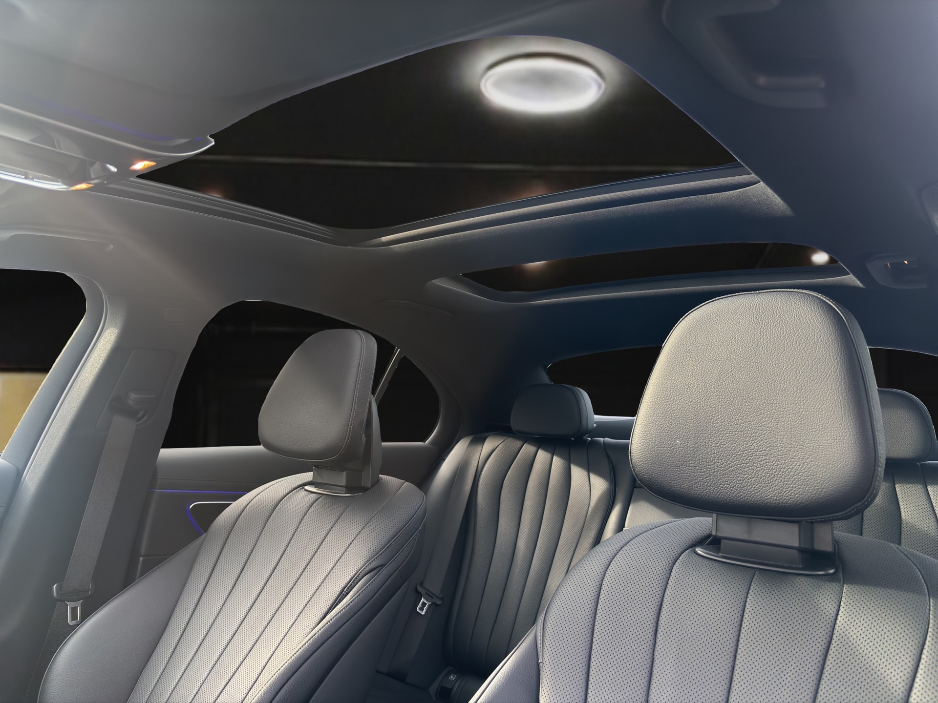 MERCEDES-BENZ E 220 d AMG Line 4matic-image-10