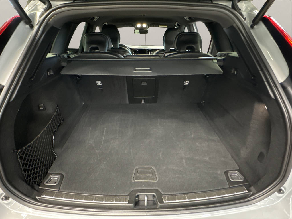 VOLVO XC60 2.0 B4 MH Plus Dark AWD-image-12