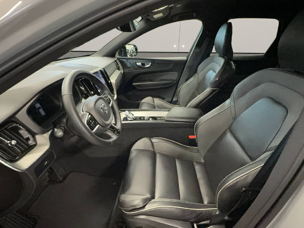 VOLVO XC60 2.0 B4 MH Plus Dark AWD-image-13