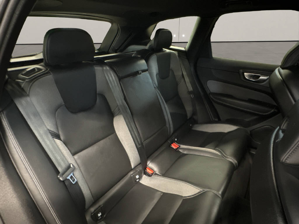VOLVO XC60 2.0 B4 MH Plus Dark AWD-image-14