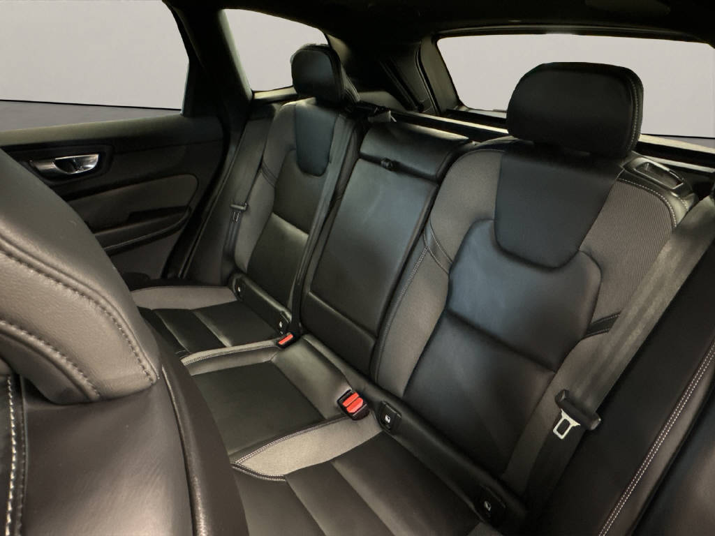 VOLVO XC60 2.0 B4 MH Plus Dark AWD-image-8