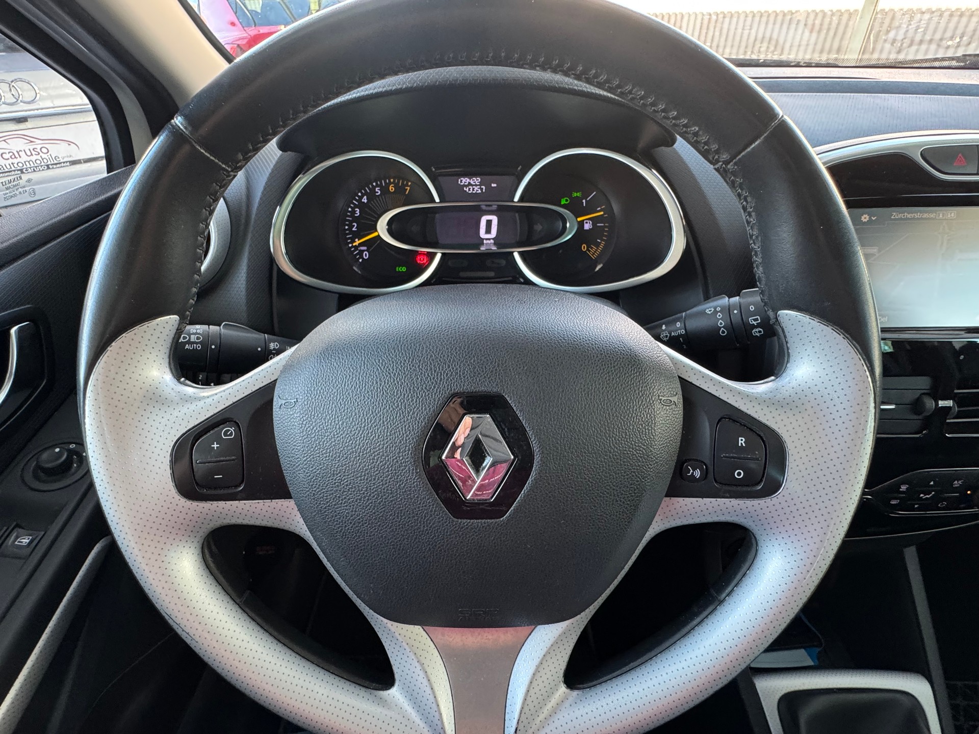 RENAULT Clio 0.9 12V Swiss Edition*Panoramadach*-image-12