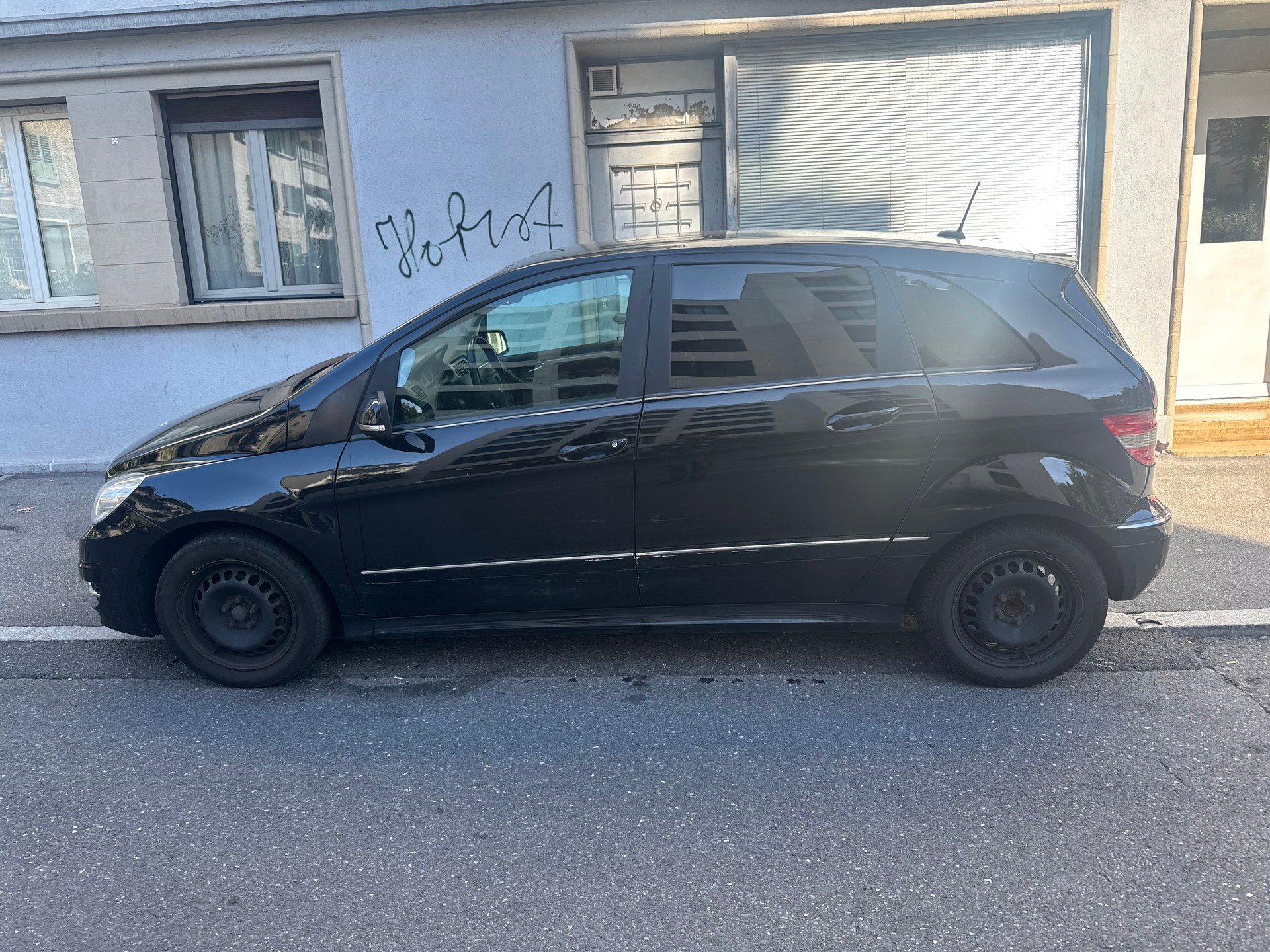 MERCEDES-BENZ B 180 CDI Autotronic-image-2