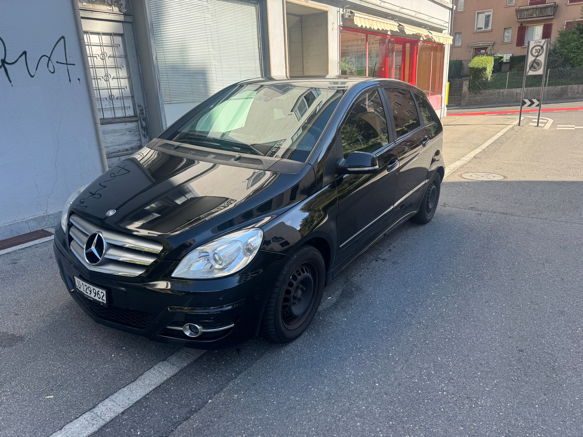 MERCEDES-BENZ B 180 CDI Autotronic-image-0