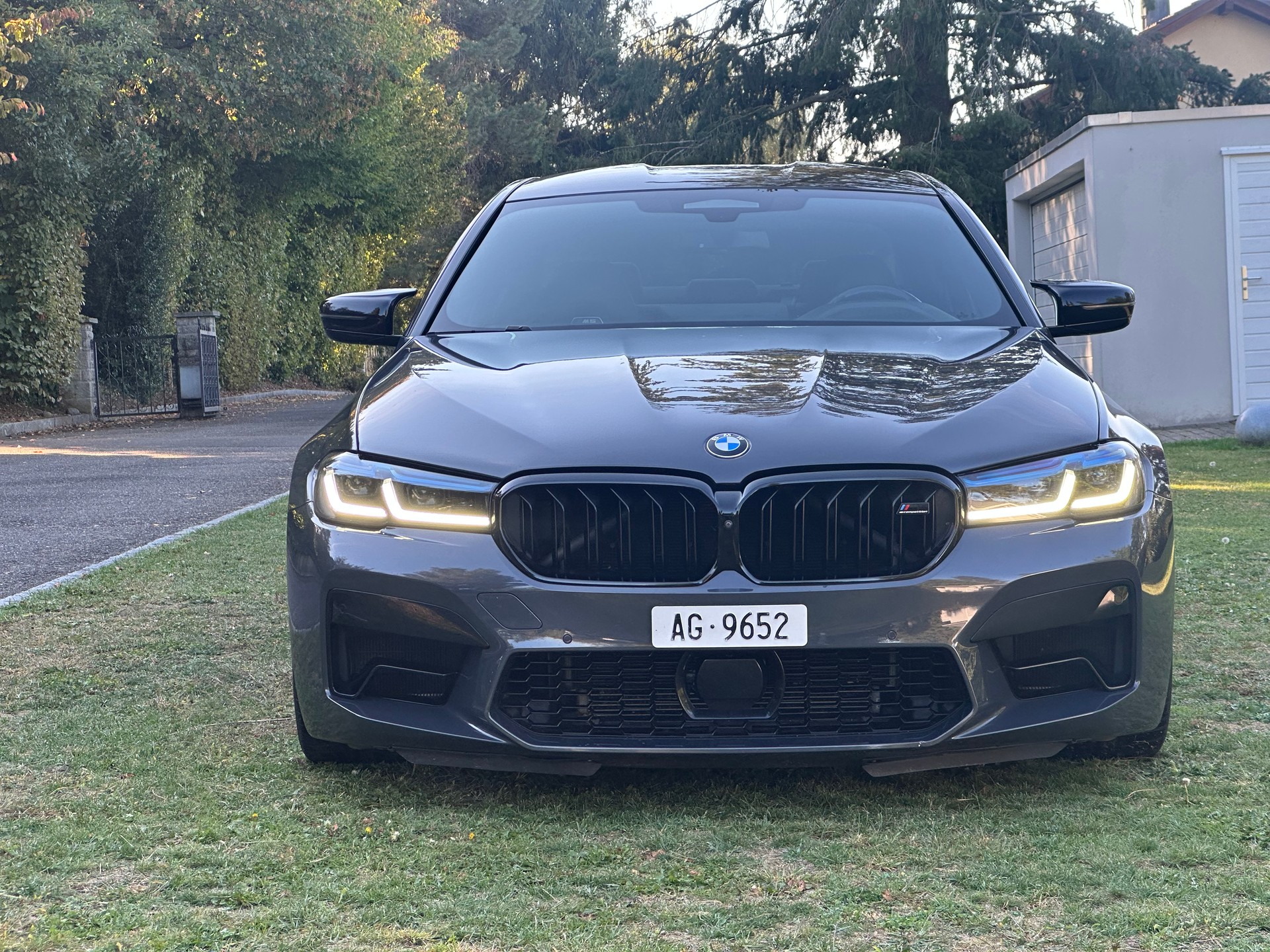 BMW M5 xDrive Competition Drivelogic *Vollausstattung*-image-1