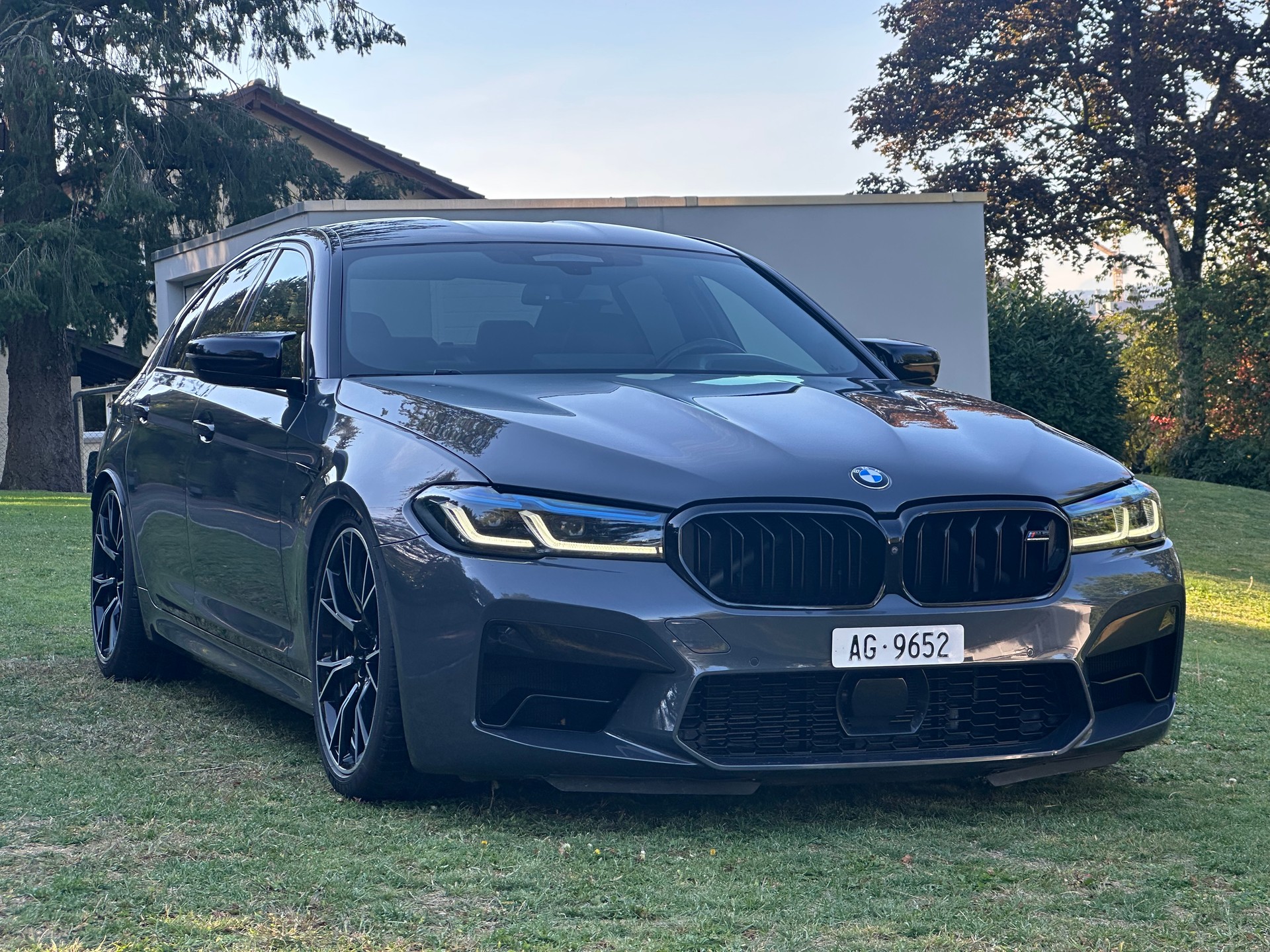 BMW M5 xDrive Competition Drivelogic *Vollausstattung*-image-2
