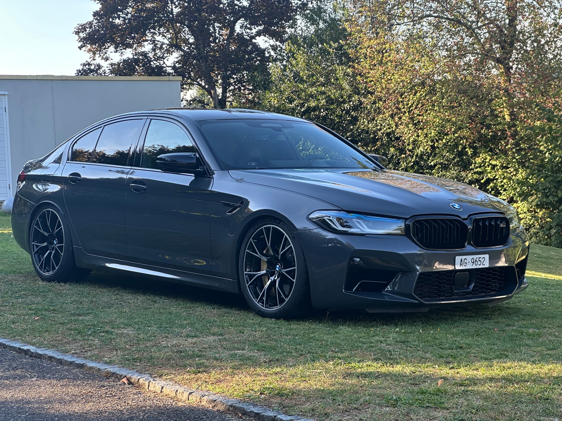 BMW M5 xDrive Competition Drivelogic *Vollausstattung*-image-3