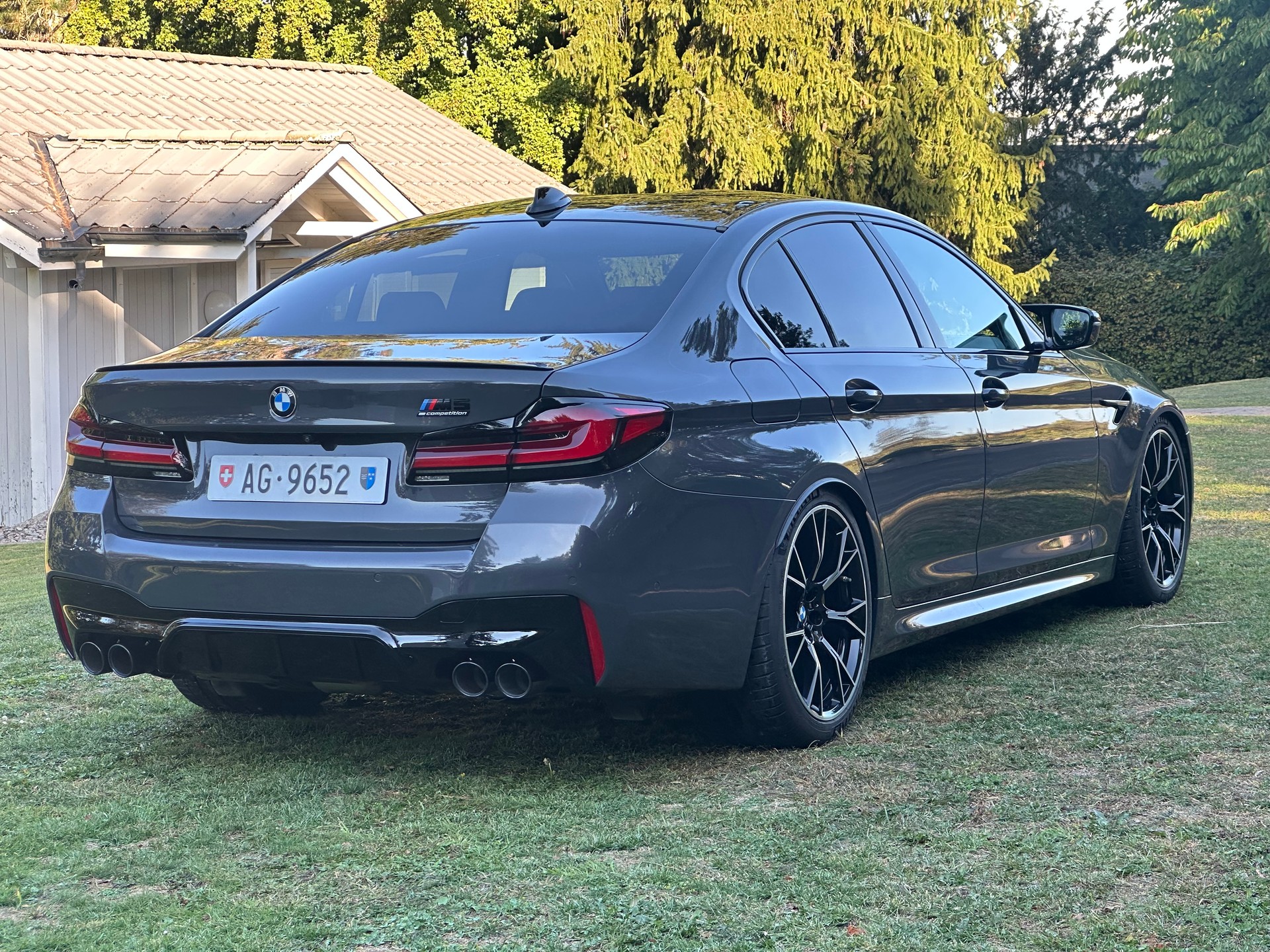 BMW M5 xDrive Competition Drivelogic *Vollausstattung*-image-6