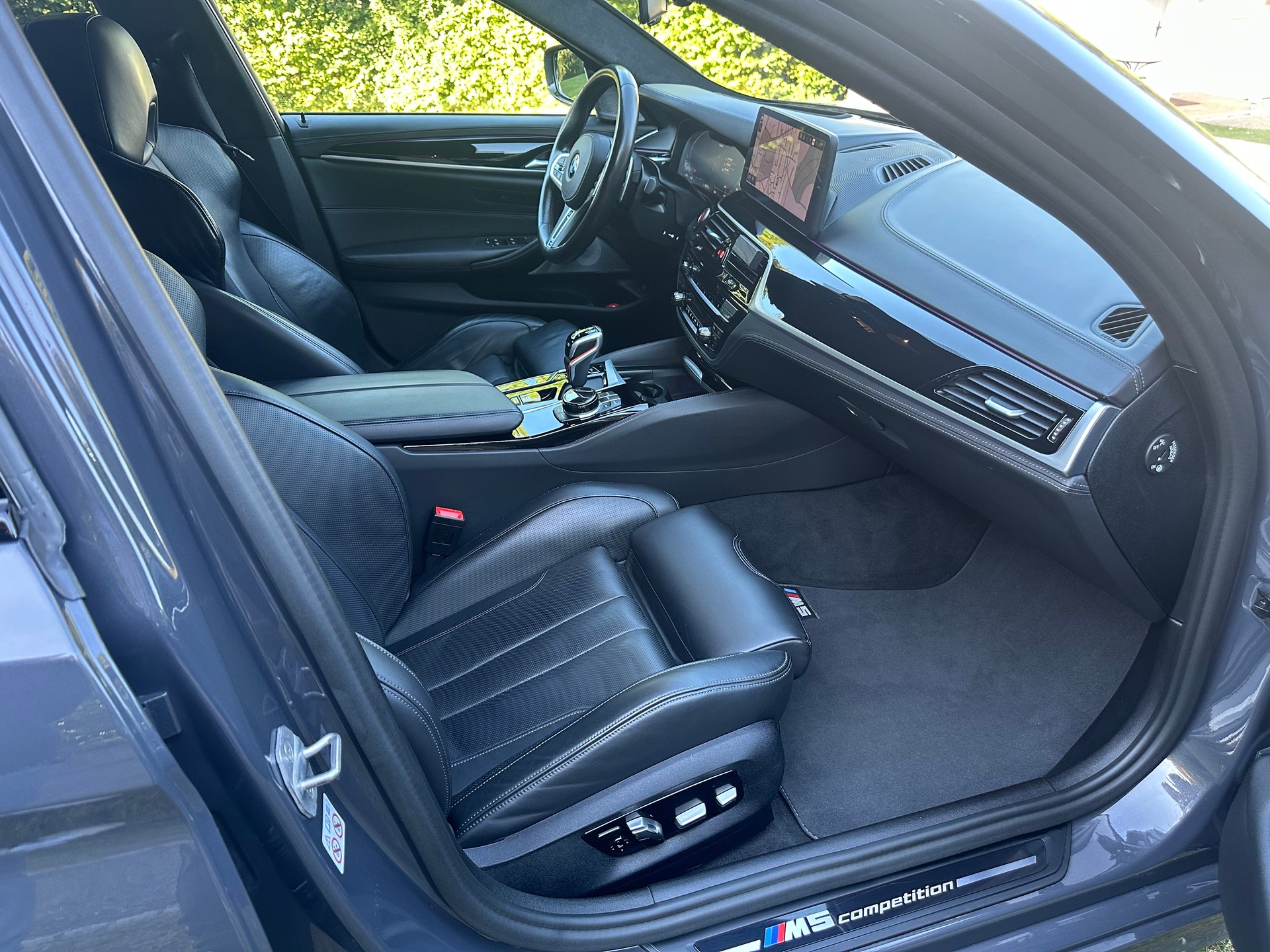 BMW M5 xDrive Competition Drivelogic *Vollausstattung*-image-13