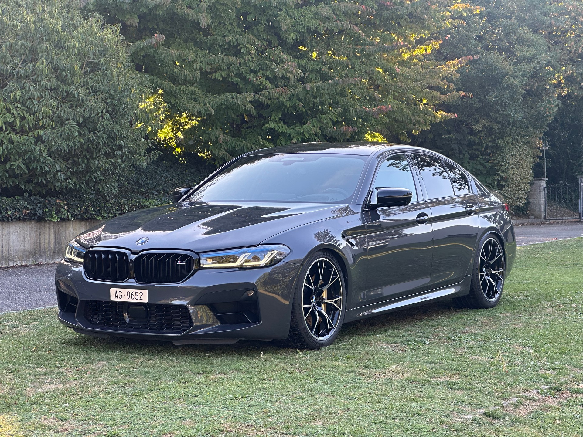 BMW M5 xDrive Competition Drivelogic *Vollausstattung*-image-0