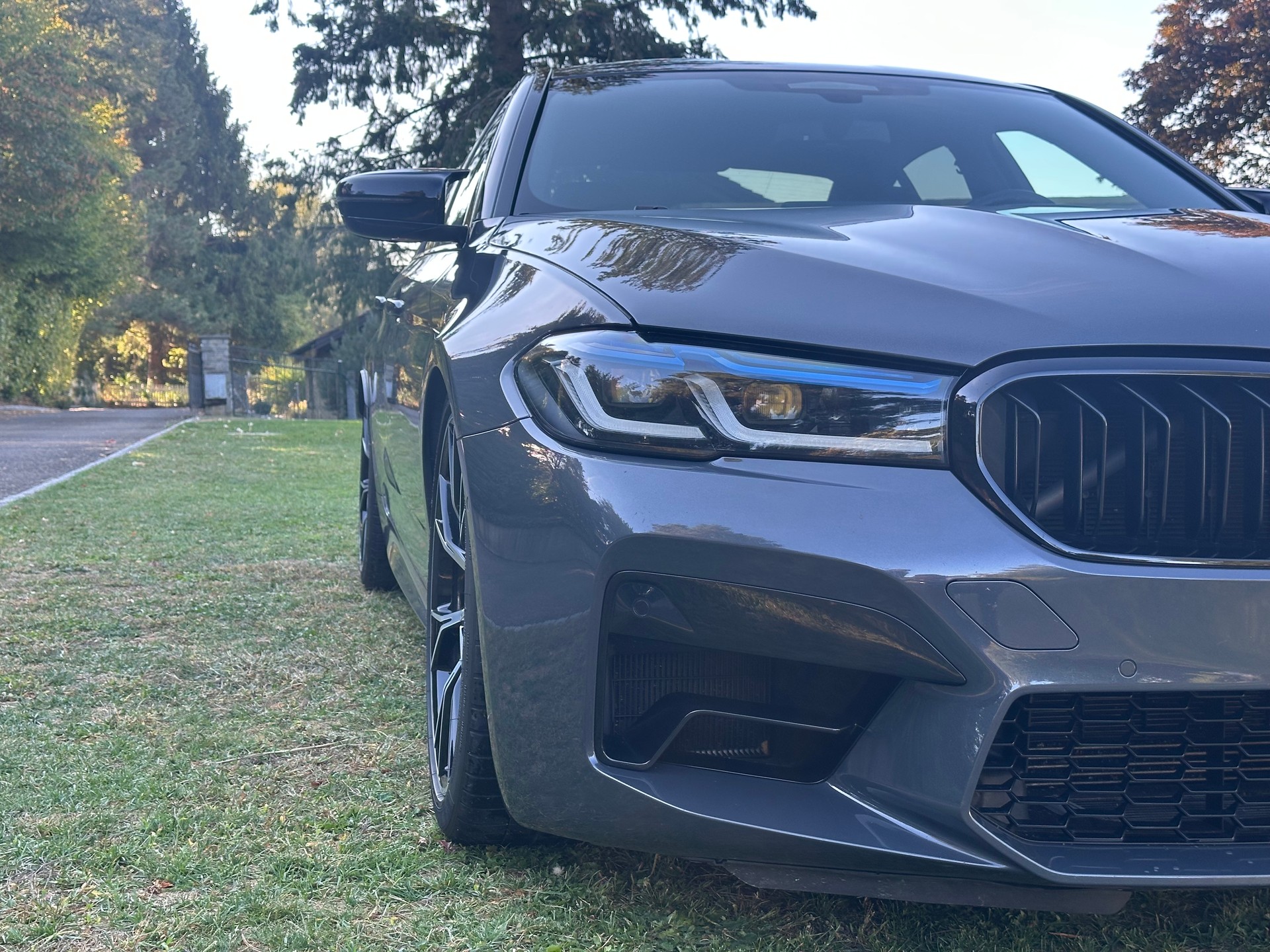 BMW M5 xDrive Competition Drivelogic *Vollausstattung*-image-5