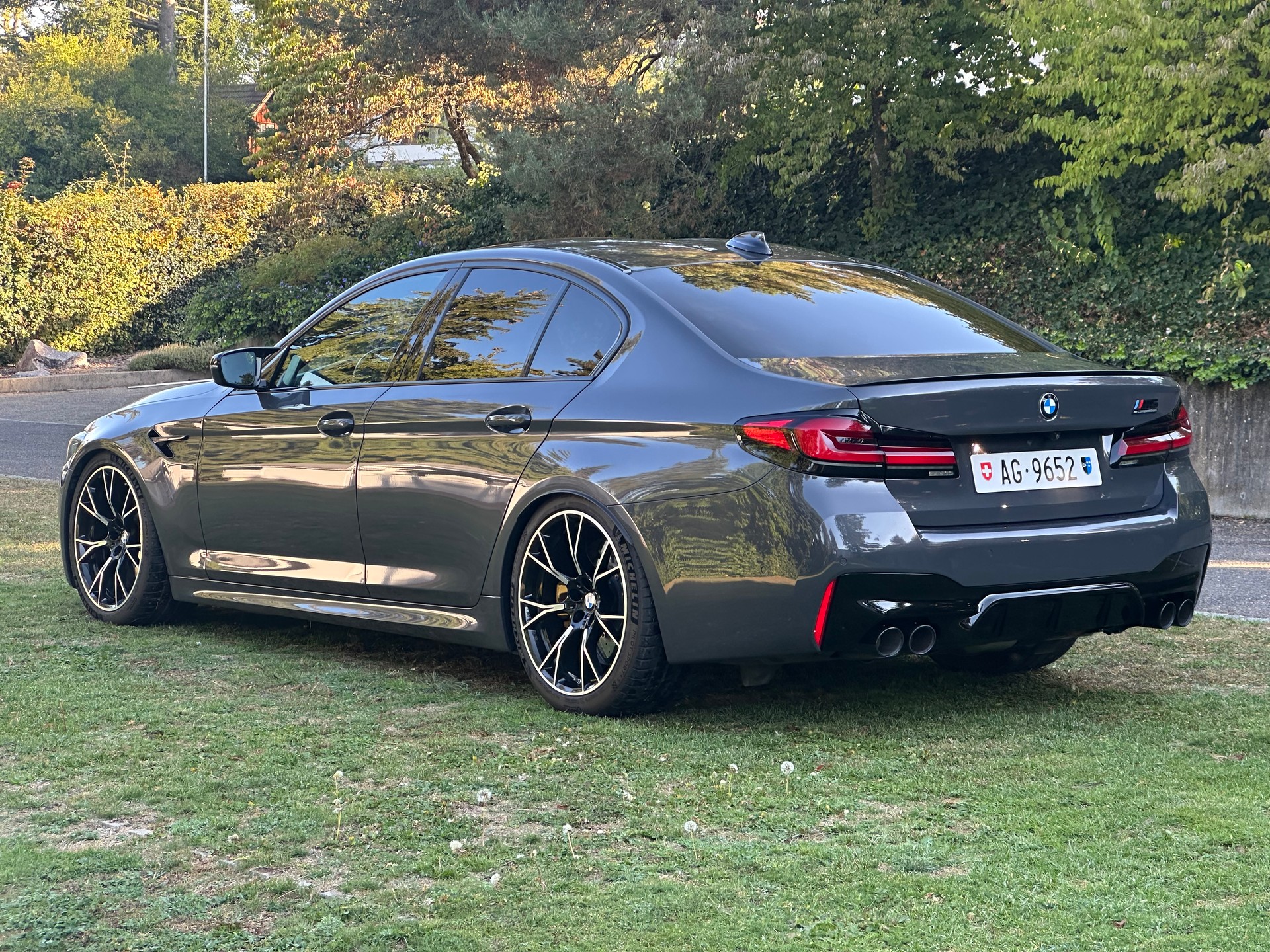 BMW M5 xDrive Competition Drivelogic *Vollausstattung*-image-7