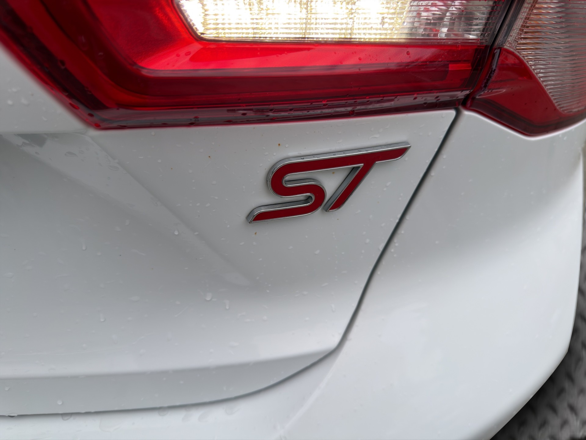 FORD Focus ST 2.3 EcoBoost-image-18