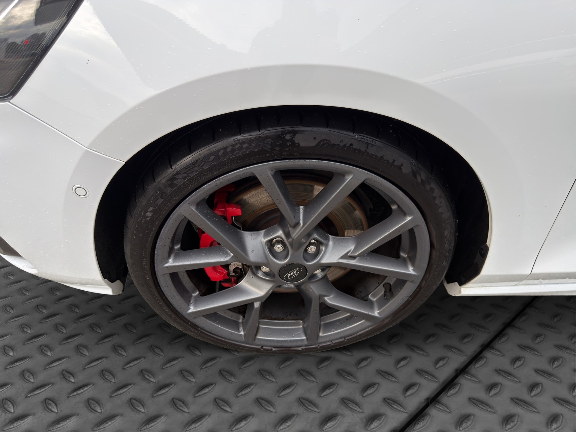FORD Focus ST 2.3 EcoBoost-image-16