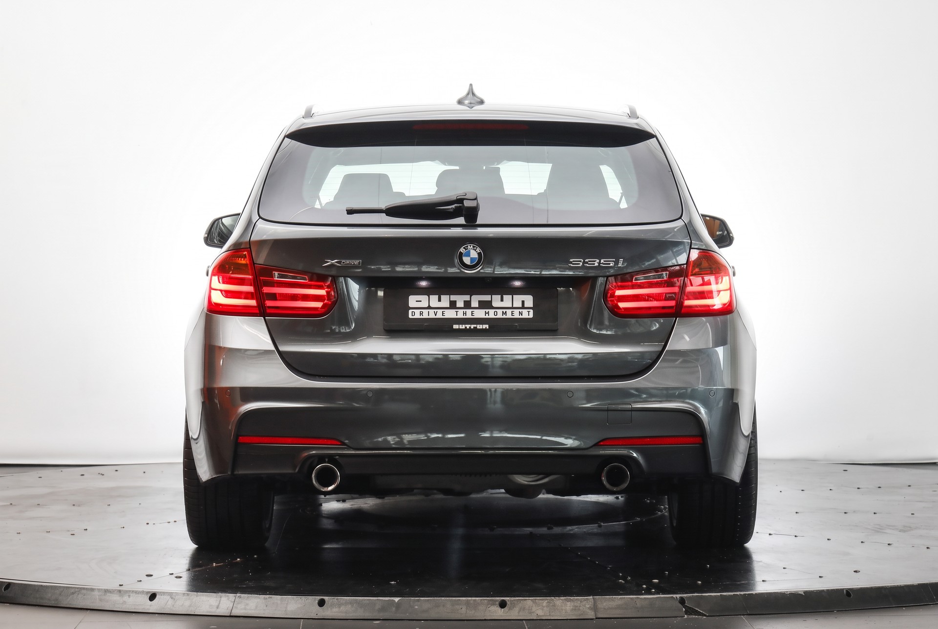 BMW 335i xDrive Touring Steptronic • Navigation Professional • Caméra de recul • Accès confort-image-2