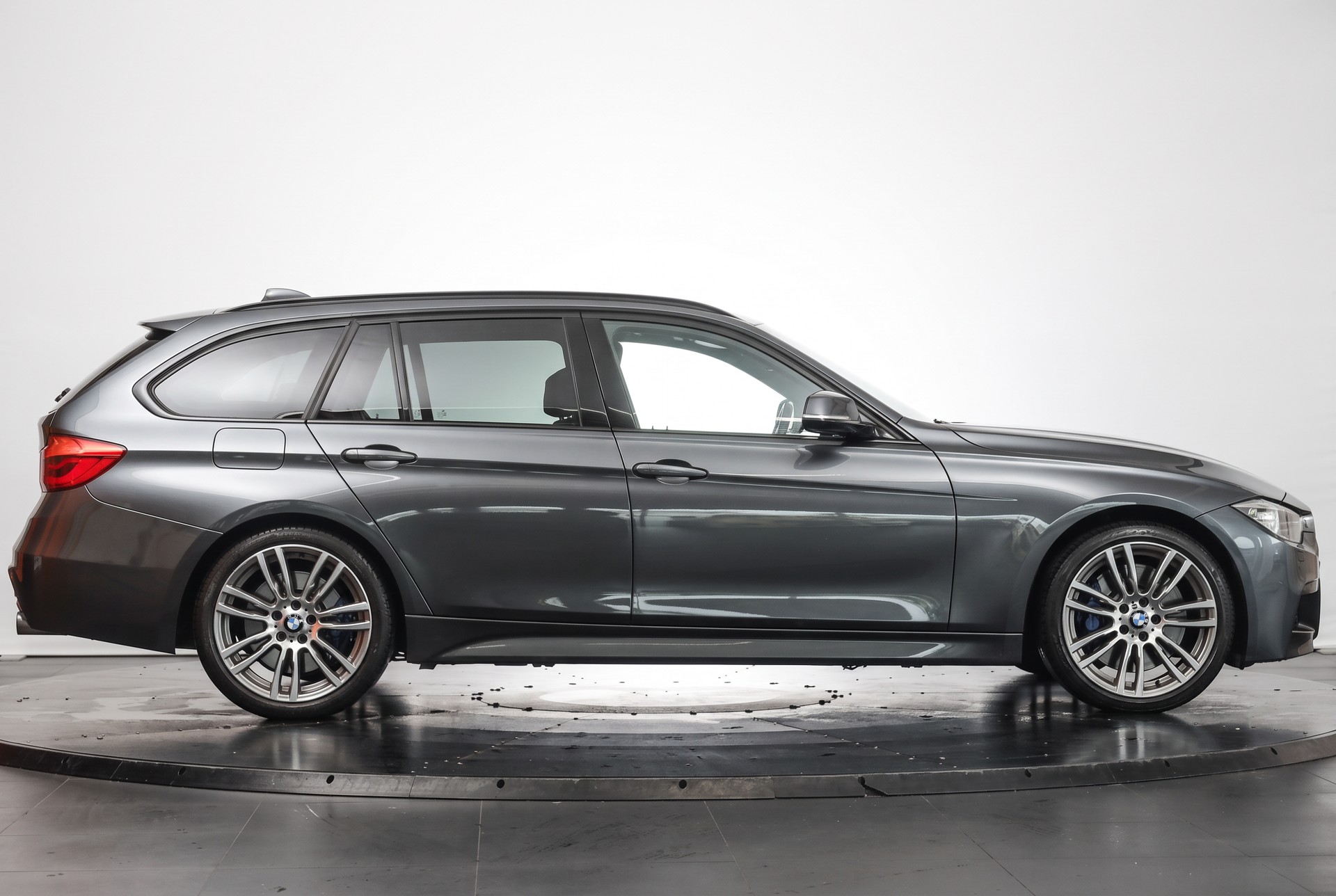 BMW 335i xDrive Touring Steptronic • Navigation Professional • Caméra de recul • Accès confort-image-5