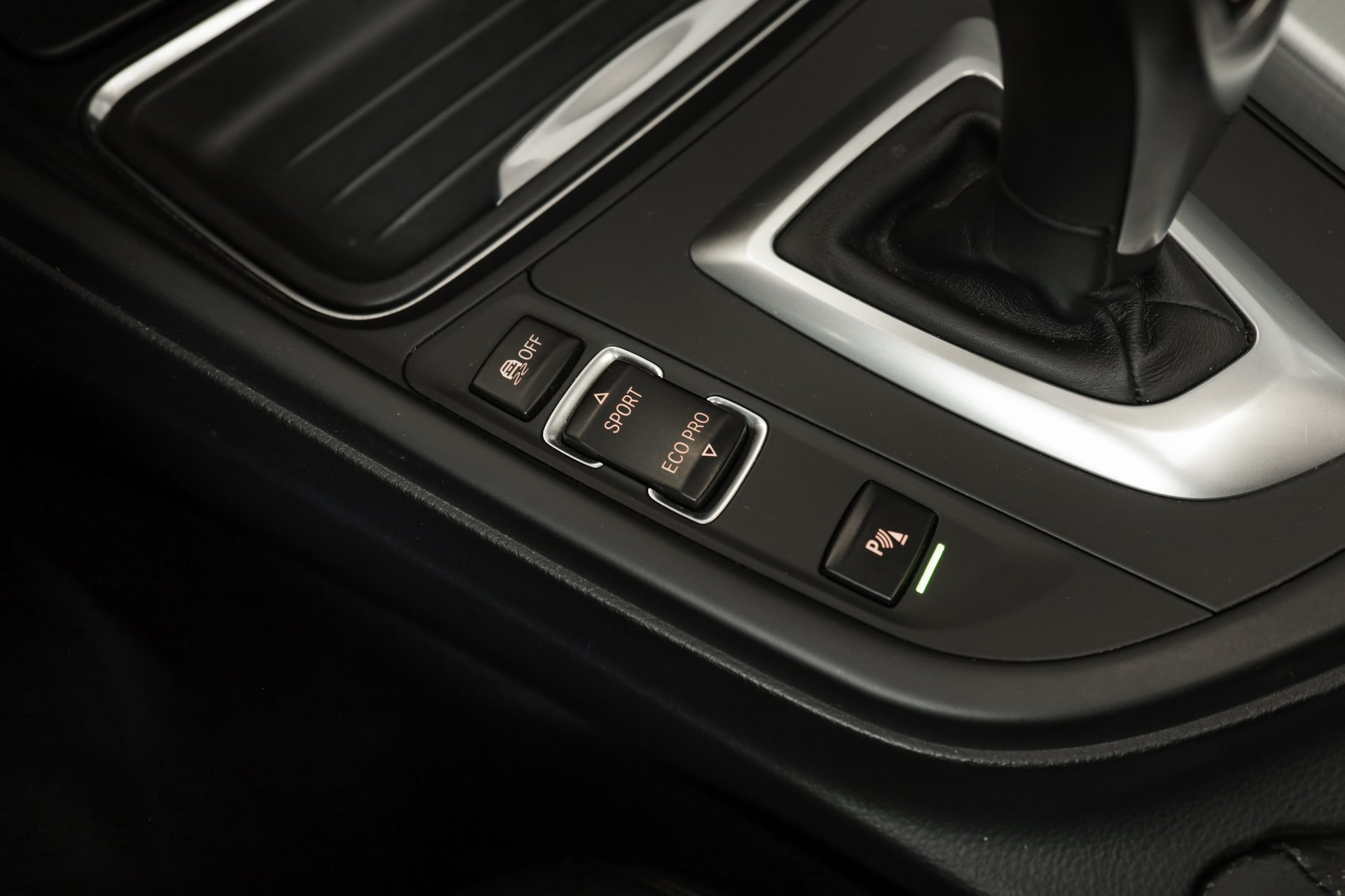 BMW 335i xDrive Touring Steptronic • Navigation Professional • Caméra de recul • Accès confort-image-21
