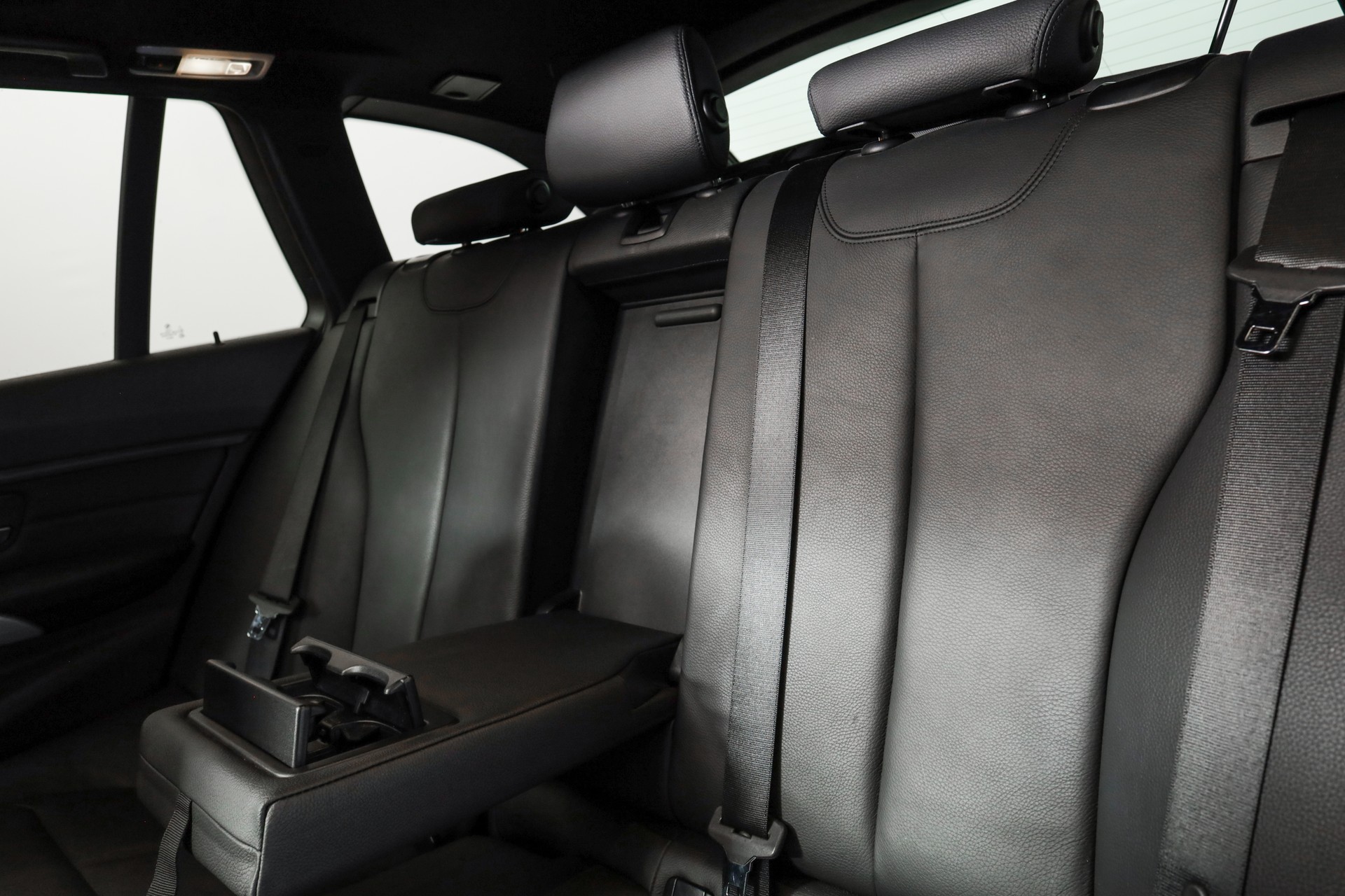 BMW 335i xDrive Touring Steptronic • Navigation Professional • Caméra de recul • Accès confort-image-15
