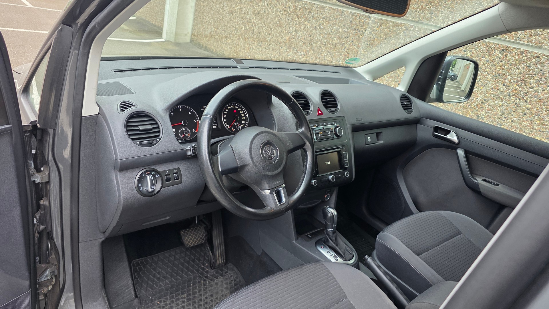 VW Caddy 1.6 TDI CR Comfortline DSG-image-8