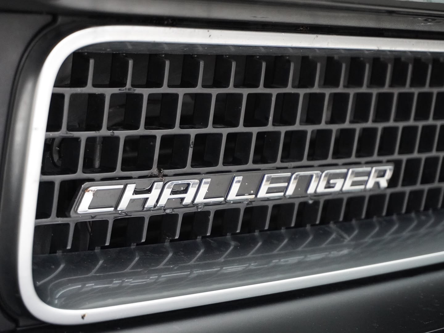 DODGE Challenger 3.6 V6 Rally Red Line-image-12