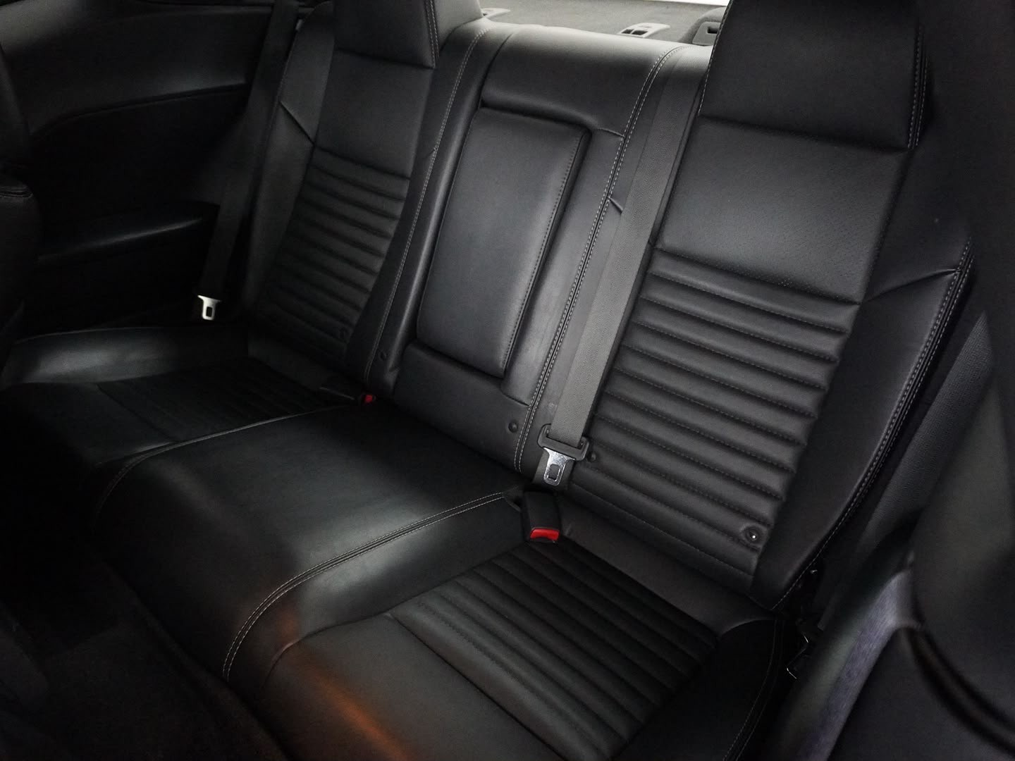 DODGE Challenger 3.6 V6 Rally Red Line-image-5