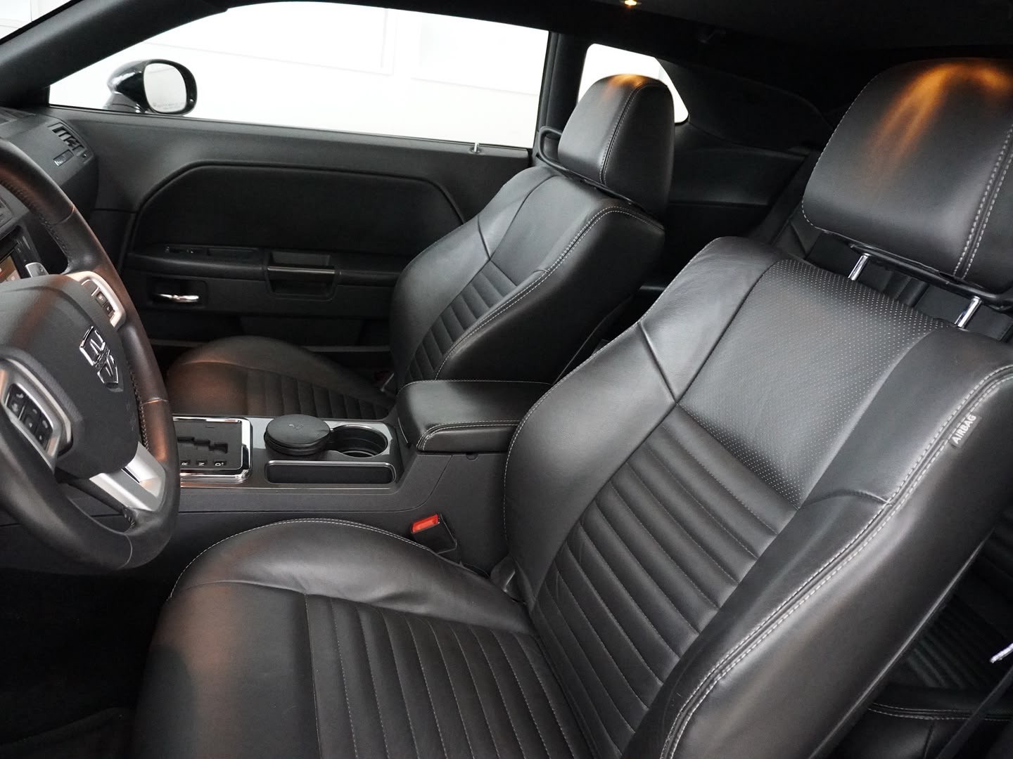 DODGE Challenger 3.6 V6 Rally Red Line-image-4