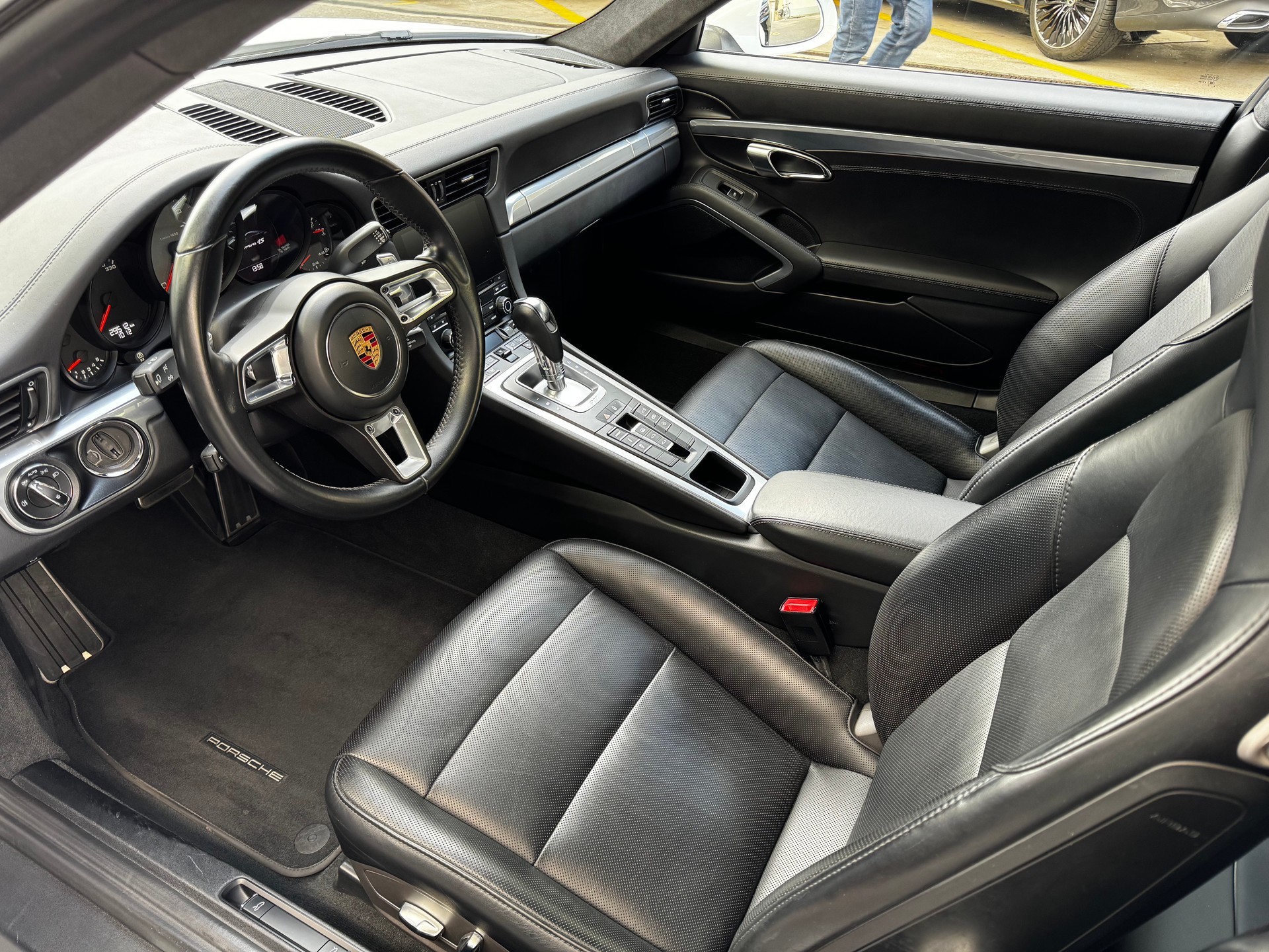 PORSCHE 911 Carrera 4S PDK-image-4