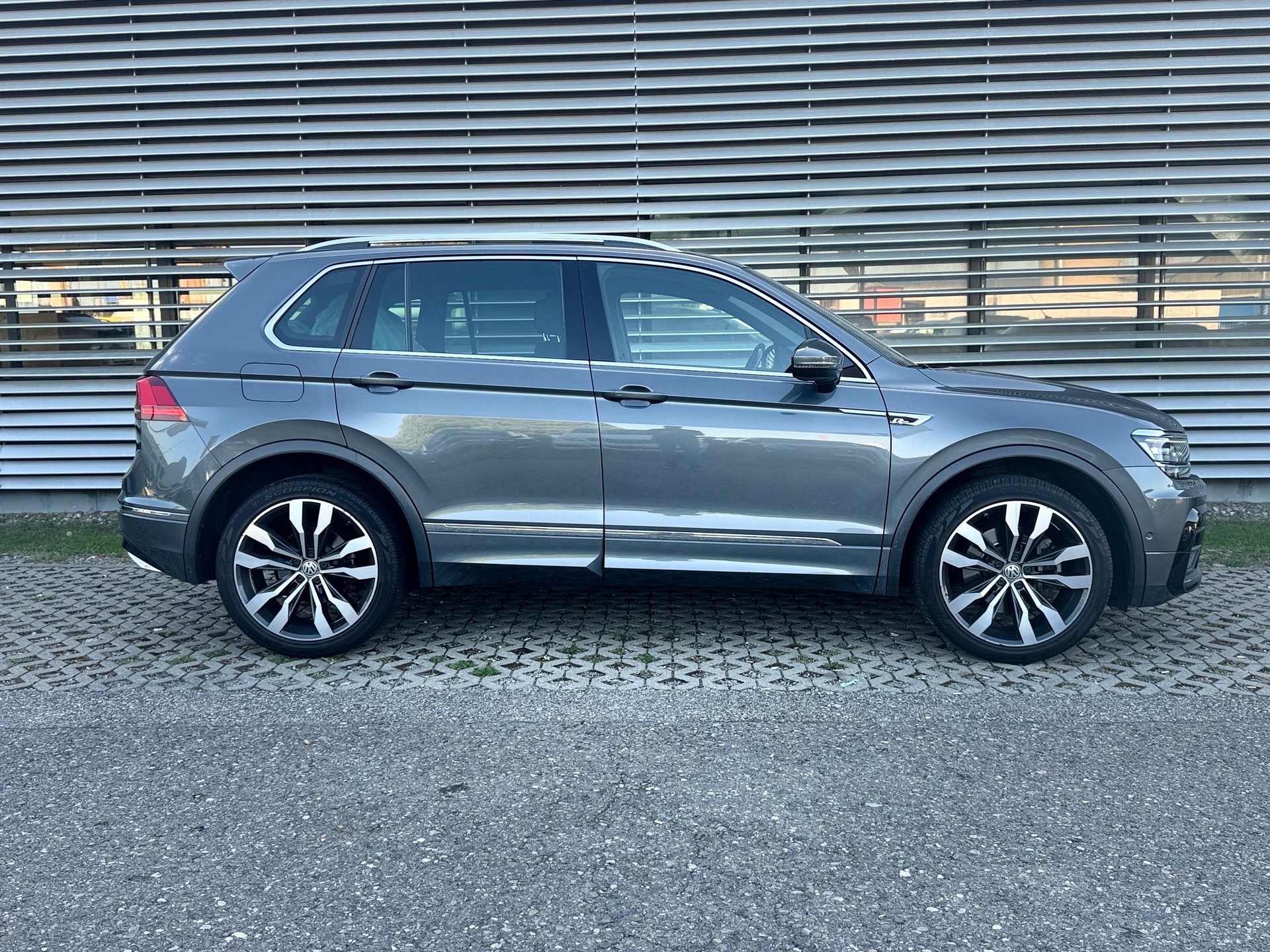 VW Tiguan 2.0TSI Highline 4Motion DSG R-LINE-image-1
